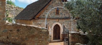 Die Kirche des Heiligen Georg in Lazanias Dorf