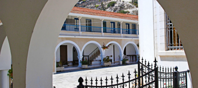 Das Nonnenkloster Agios Georgios Alamanos