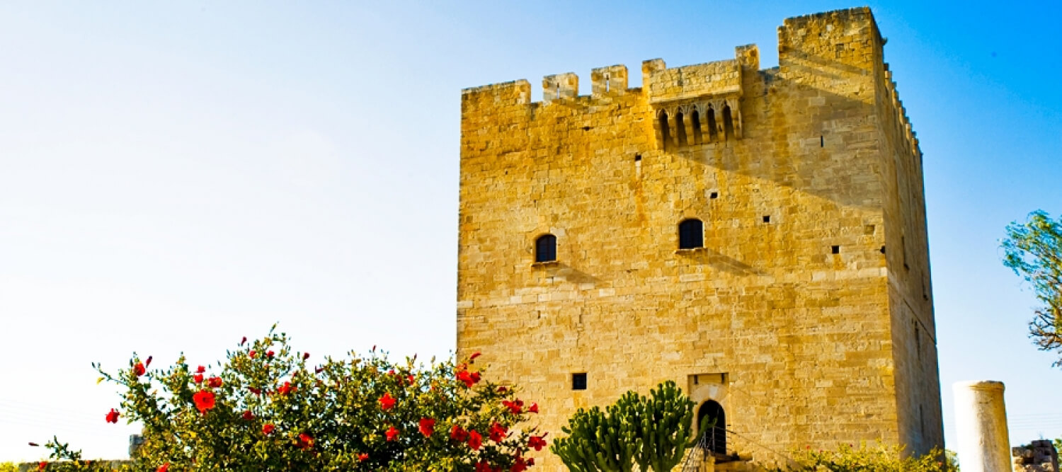 Средневековый замок Колосси